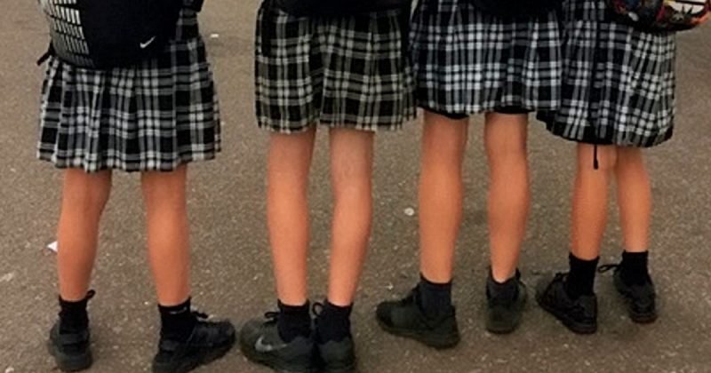 Общество: Элитная британская школа-интернат разрешила мальчикам носить юбки для самовыражения