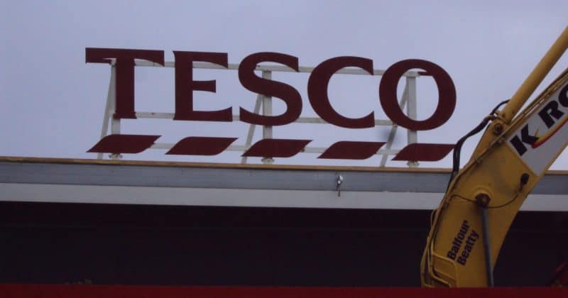 Общество: Tesco обвинил клиентку в том, что она сама подбросила в капусту отвратительный инородный объект