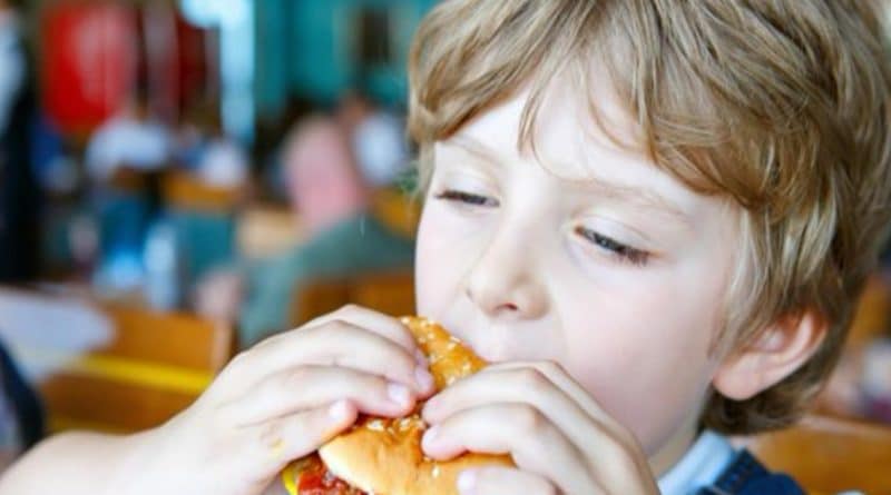 Детское ожирение: доктора призывают запретить размещение фаст-фуд ресторанов возле школ 24042018 Здоровье и красота: Детское ожирение: доктора призывают запретить размещение фаст-фуд ресторанов возле школ