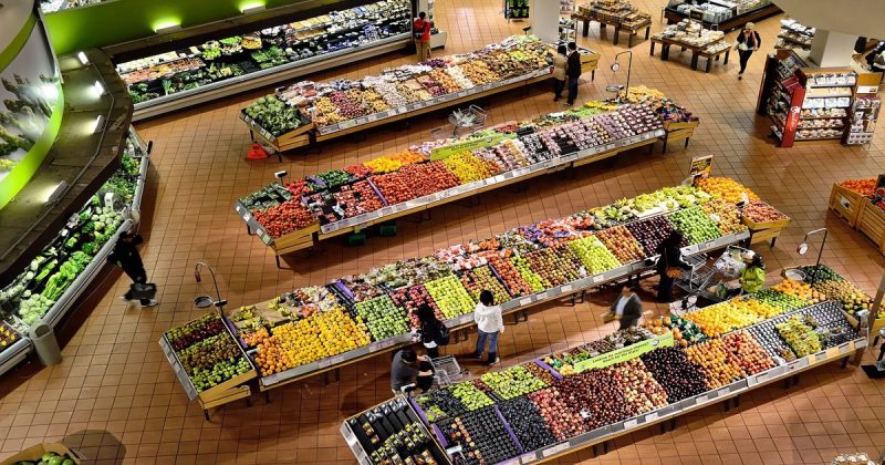 Общество: Супермаркеты просят покупателей приходить со своими контейнерами для свежего мяса и рыбы