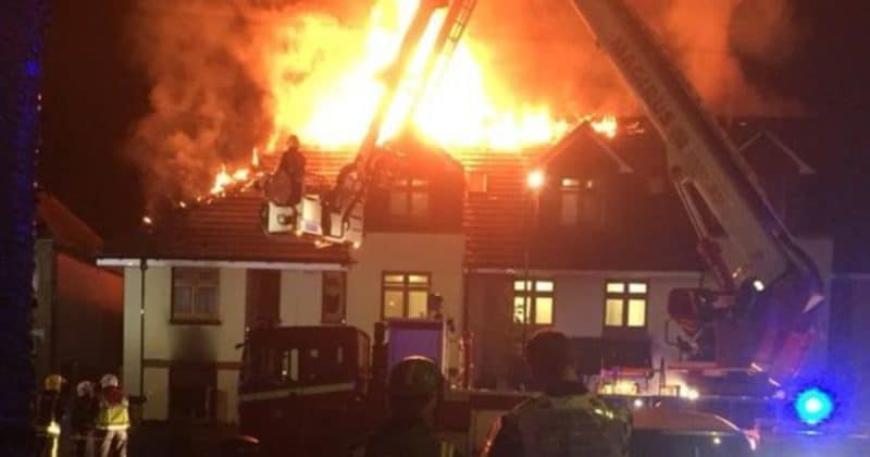 Происшествия: Женщина погибла в огне пожара в доме-интернате в Чингфорде