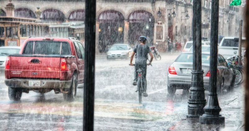 Погода: Прогноз погоды в Великобритании: проливные дожди и снег принесут хаос, Met Office предупреждает о наводнениях