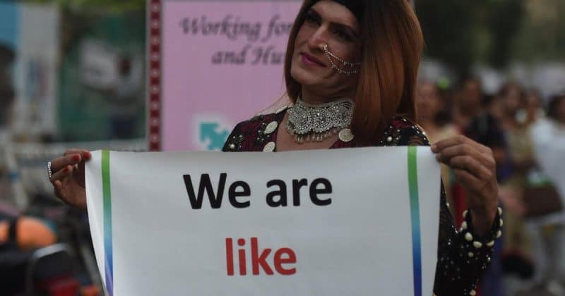 В мире: Пакистан принимает закон, гарантирующий права трансгендеров