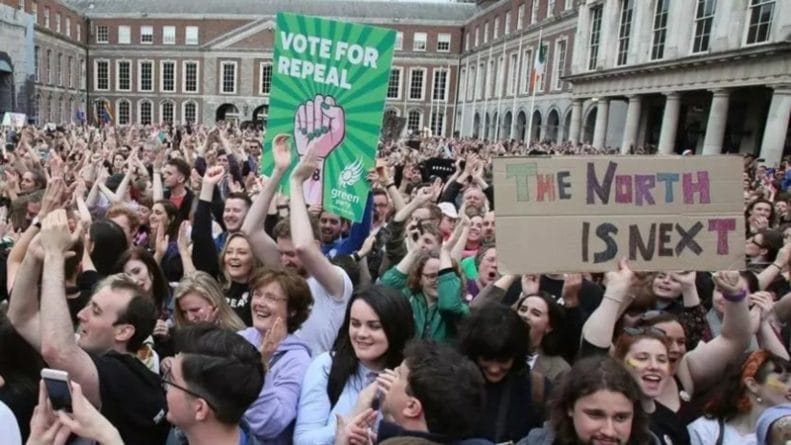 В мире: Ирландия сказала историческое и решительное "Да" легализации абортов