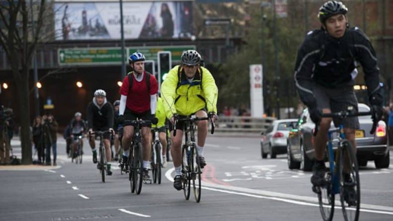 Популярное: Лондонские велосипедисты слишком белые, мужские и средние: в столице решат проблему разнообразия с любителями велоспорта