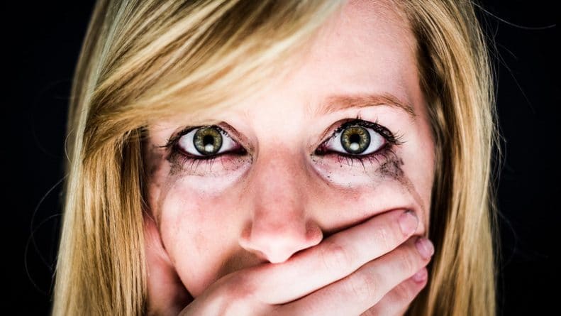Лайфхаки и советы: "А я могу чем-то помочь?": как понять, что ваш знакомый человек - жертва домашнего насилия