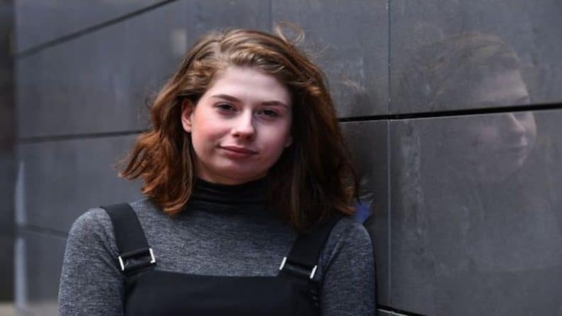 Общество: 22-летняя британка рассказывает, как без единой серьезной траты у нее вырос долг в £53000