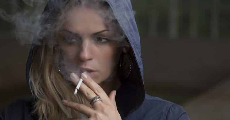 Здоровье и красота: Уэльс станет первой страной Великобритании, где будет введен запрет на курение на улице
