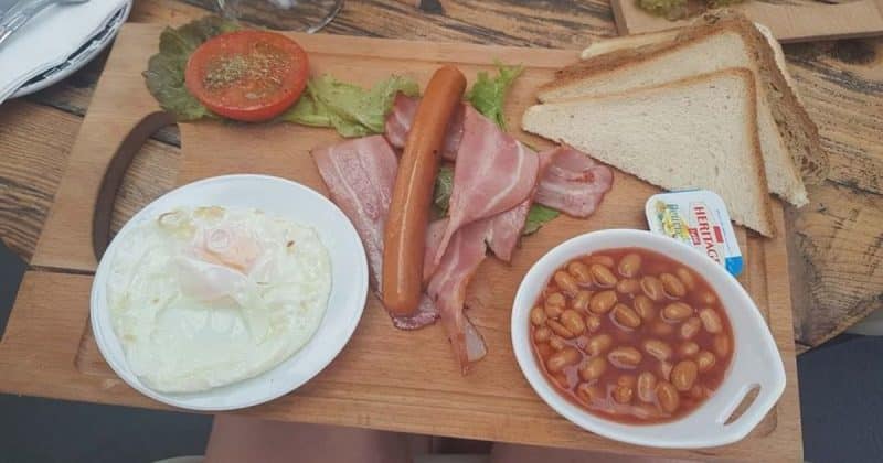 Досуг: Британский турист раскритиковал полный английский завтрак на Кипре, но согласились с ним не все