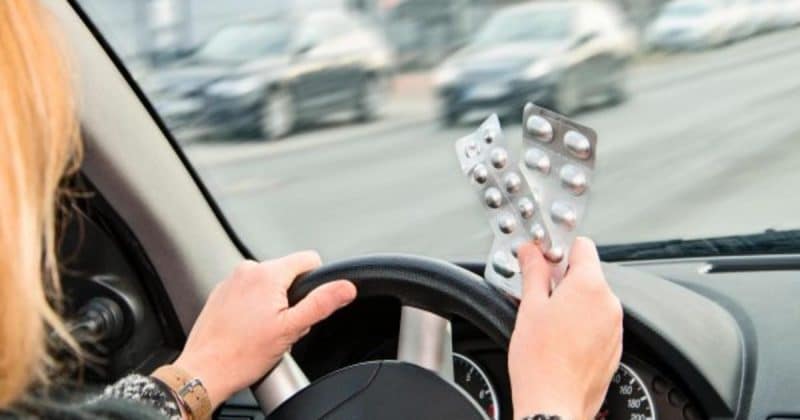 Общество: Женщин-водителей ждет серьезное наказание за прием болеутоляющих в свои особенные дни