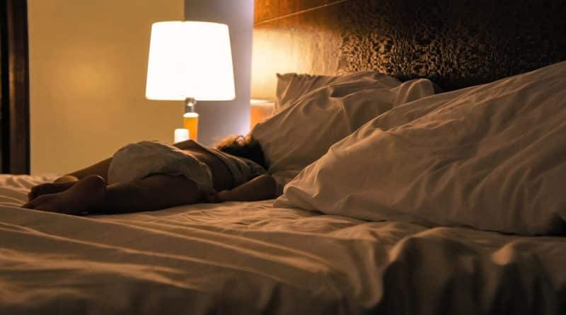 Здоровье и красота: 3 напитка, которых следует избегать перед сном