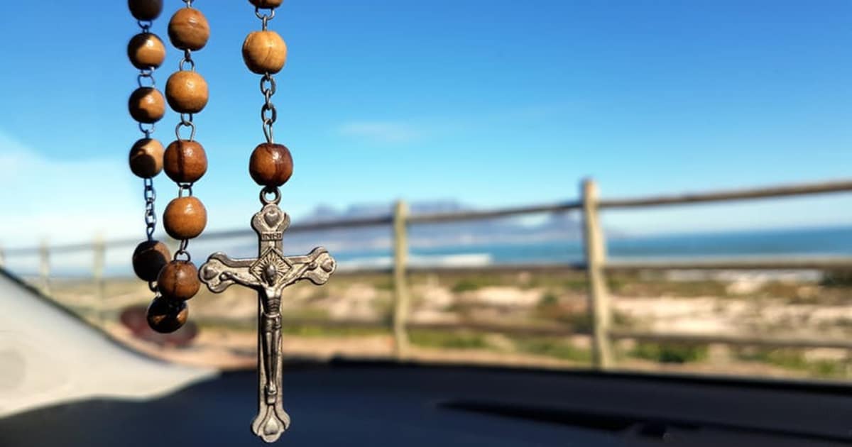 https://www.pexels.com/photo/selective-focus-photo-of-brown-and-silver-rosary-208425/