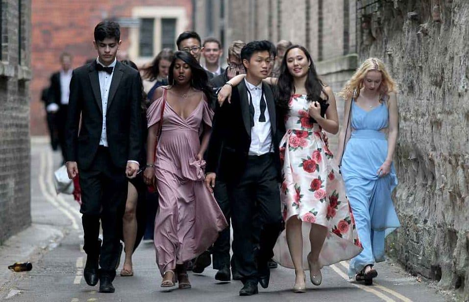 С бала студенты уходили без штанов: как празднуют сдачу экзаменов студенты Кембриджа рис 15