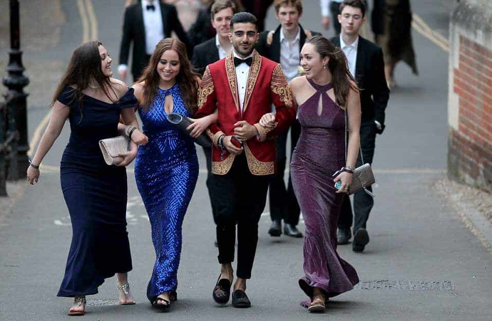 С бала студенты уходили без штанов: как празднуют сдачу экзаменов студенты Кембриджа рис 11