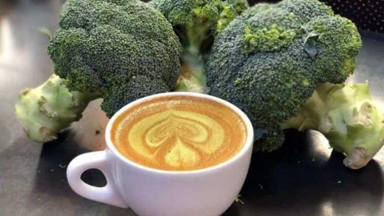 Здоровье и красота: Одна сплошная польза: в австралийском кафе начали подавать кофе из брокколи, точнее брокколатте
