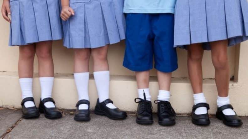 Общество: Начальная школа запретила детям и учителям носить обувь, поскольку это имеет "успокаивающий эффект"