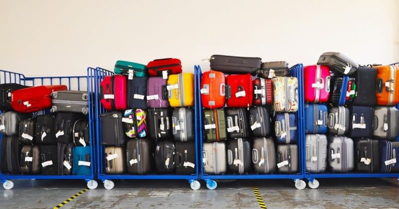 Общество: Тайна всех сломанных чемоданов раскрыта: вот как обращаются с вашим багажом в аэропорту (видео)
