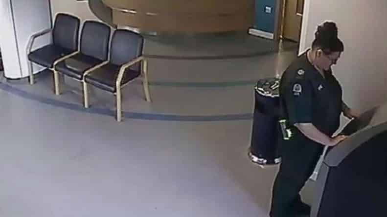 Общество: Сотрудница скорой помощи украла банковскую карту и £1400 у 87-летней пациентки, сломавшей 8 ребер