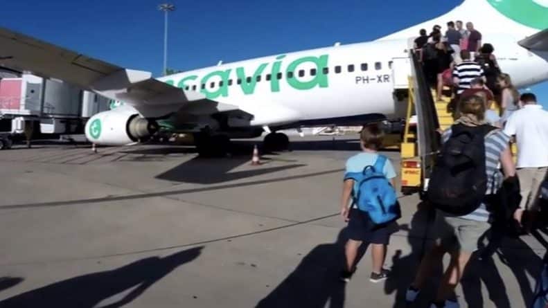 Общество: Самолет совершил экстренную посадку из-за непереносимого запаха одного из пассажиров