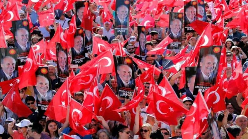 Общество: Отдых в Турции:  правительство призывает туристов избегать скоплений народа из-за протестов