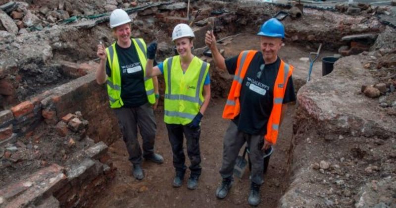 Популярное: Археологи сделали удивительное открытие под Ливерпулем