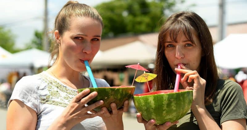 Лайфхаки и советы: Нужно погорячее: как выбрать правильный напиток для жаркого лета?