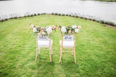 стулья на свадьбе