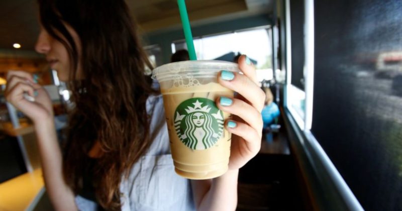 Общество: Женщина купила кофе для незнакомки в Starbucks, а после нашла нечто трогательное в своем почтовом ящике