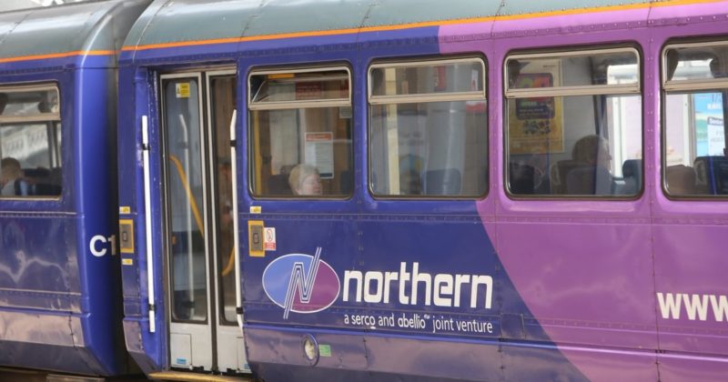 Общество: К паре пожилых пассажиров Northern Rail отнеслись как к преступникам из-за абсурдной нелепости