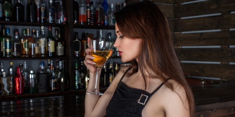 Общество: Женщины Великобритании попали в десятку самых пьющих людей мира