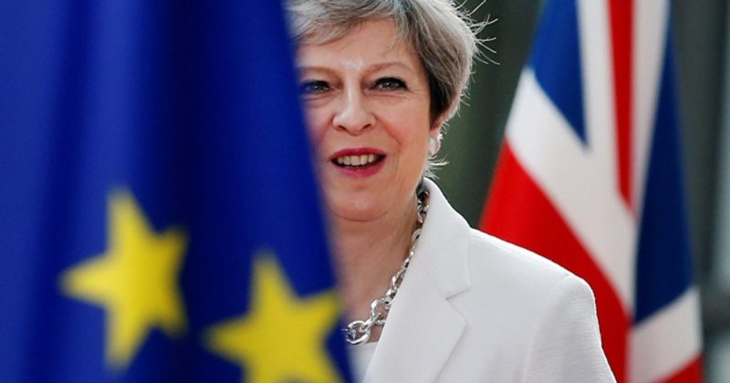 Политика: План Терезы Мэй относительно Brexit будет стоять британцам £500 в год
