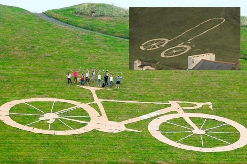 В Девоне вандалы превратили велосипед Тура Британии в гигантский пенис