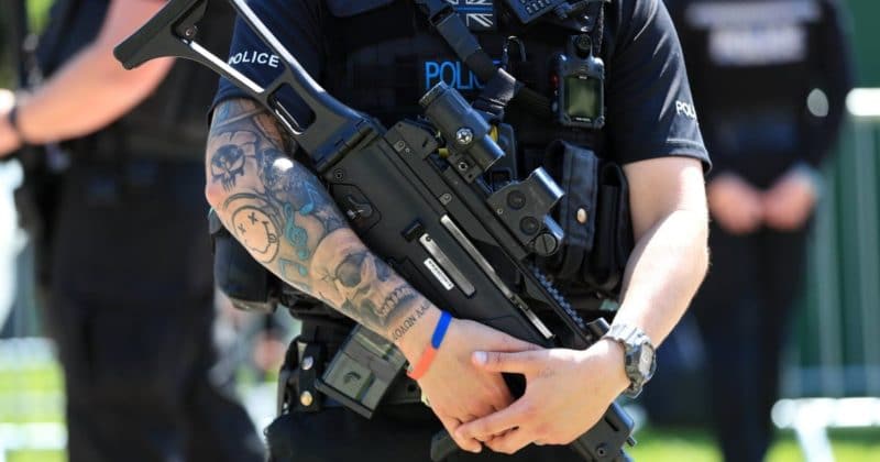 Популярное: Правоохранительные органы Лондона смягчили запрет на татуировки у полицейских