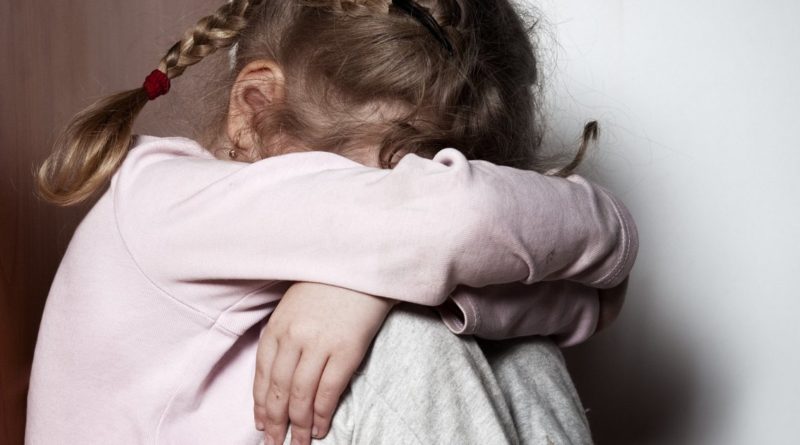 В Ковентри 19-летний парень изнасиловал 4-летнюю девочку и снял это не телефон 11092018 Происшествия: В Ковентри 19-летний парень изнасиловал 4-летнюю девочку и снял это не телефон