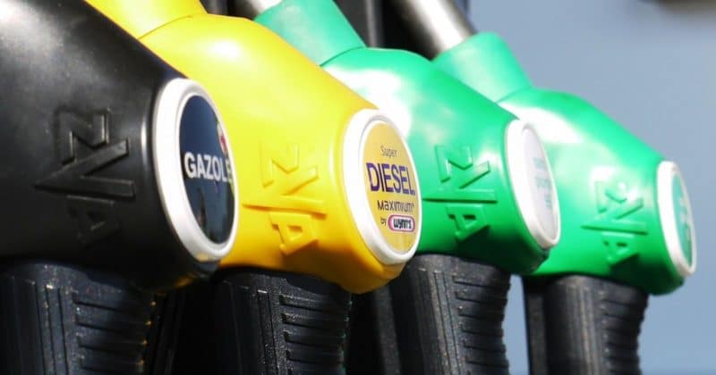 Общество: Цены на топливо в Великобритании могут достичь пятилетнего максимума