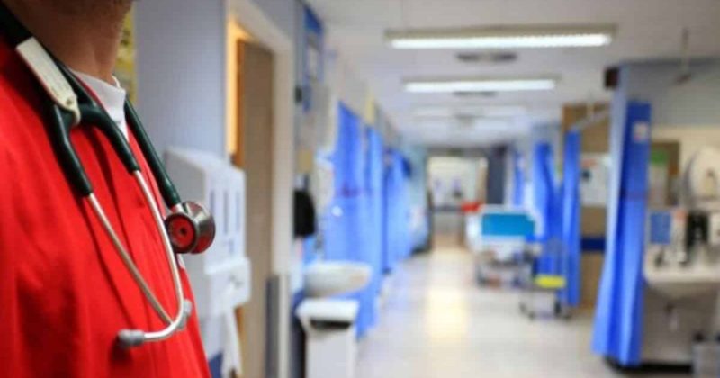 Общество: Госпитализация по-британски: женщин вынуждают делить больничные палаты с мужчинами