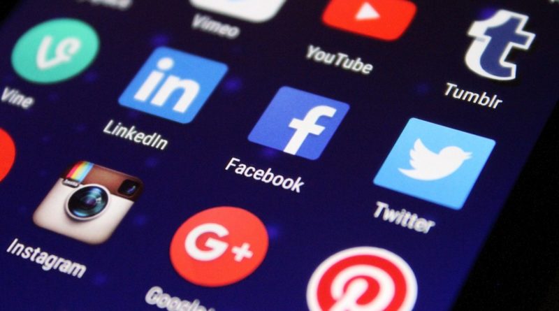 Социальные сети шпионят за вами: как защитить себя в Facebook, Twitter и Instagram 09092018 Популярное: Социальные сети шпионят за вами: как защитить себя в Facebook, Twitter и Instagram