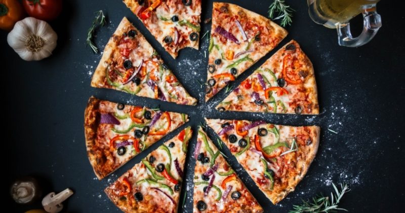 Здоровье и красота: Британским ресторанам прикажут сократить калорийность пиццы, чтобы посадить на диету всю страну