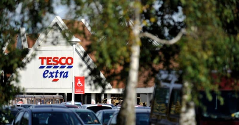 Общество: Работник Tesco требует компенсации £20 тыс. за то, что коллега пукнул ему в лицо