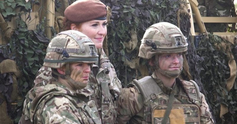 Общество: Теперь британки смогут претендовать на любую должность в Вооруженных Силах