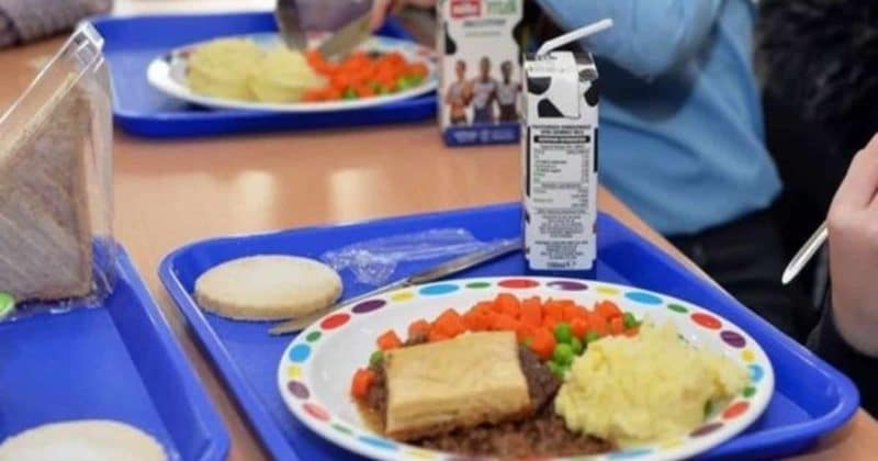 Общество: Матери-одиночке угрожают социальной службой из-за долга за школьное питание в размере £13