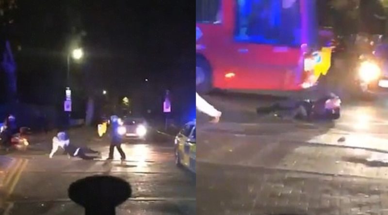 В Лондоне двое мужчин напали на полицейских посреди оживленной улицы (видео) 20112018 Происшествия: В Лондоне двое мужчин напали на полицейских посреди оживленной улицы (видео)