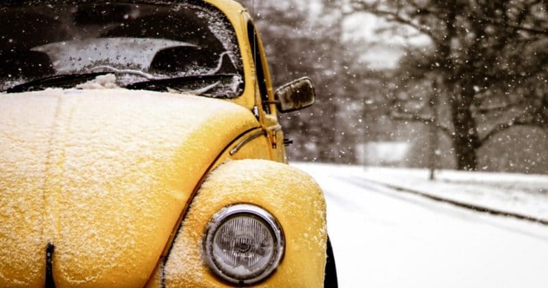Лайфхаки и советы: 12 вещей, которые вы обязательно должны хранить в машине всю зиму