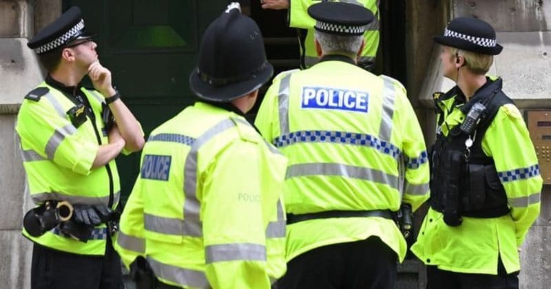 Общество: Полиция Манчестера предупреждает о попытках похищения людей с участием белого фургона