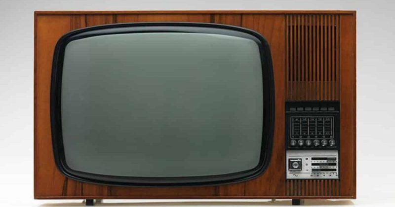 Общество: Эпоха черно-белого телевидения еще не ушла: 7000 семей смотрят передачи по старинке