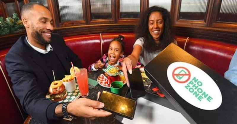 Общество: Frankie and Benny's станет первой сетью ресторанов, которая введет запрет на мобильные телефоны