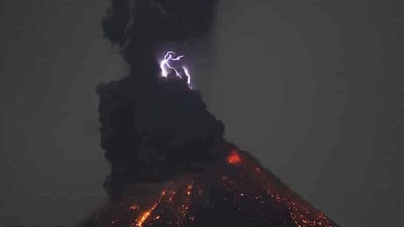 Молнии вулкана 2