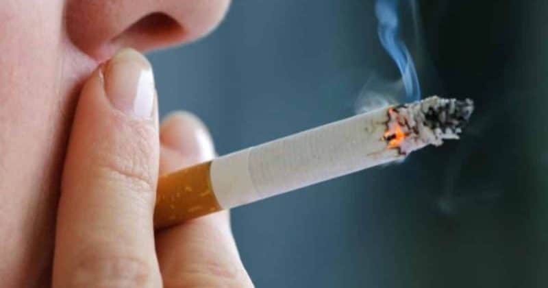 Общество: Курильщикам запретят курить в муниципальных домах, но помогут вейпить