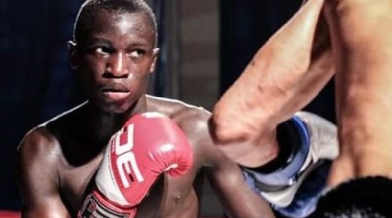 Два подростка обвиняются в убийстве боксера в Лондоне 26122018 Происшествия: Два подростка обвиняются в убийстве боксера в Лондоне