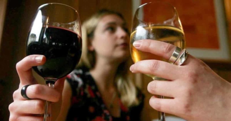 Здоровье и красота: Смертность от употребления алкоголя среди британок достигла 10-летнего пика
